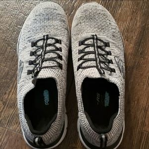 Skechers sneakers size 9